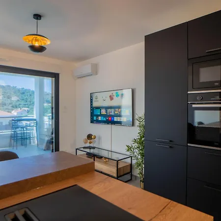 T2 Proche Centre Et Terrasse Appartement *