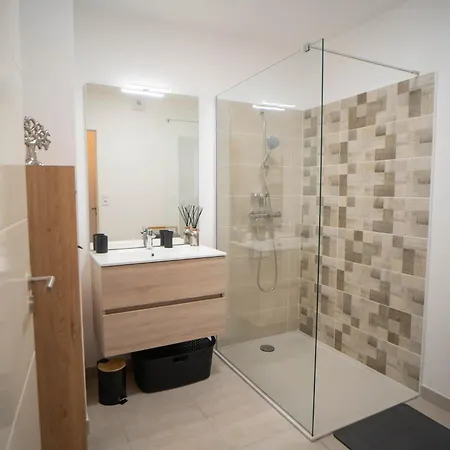 T2 Proche Centre Et Terrasse Apartment *