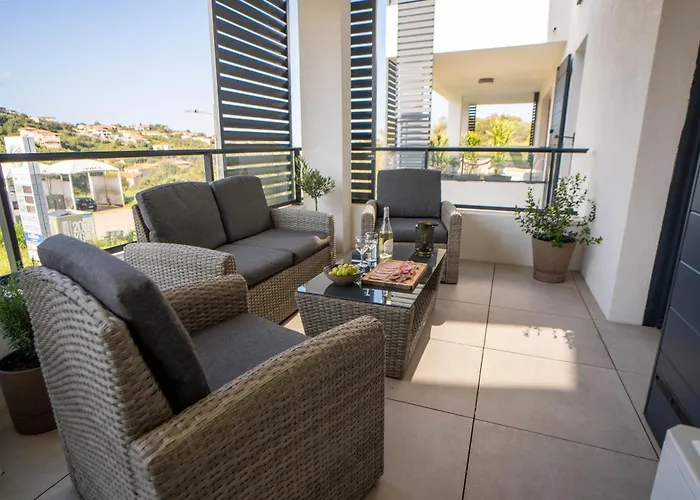 T2 Proche Centre Et Terrasse * Propriano (Corsica)